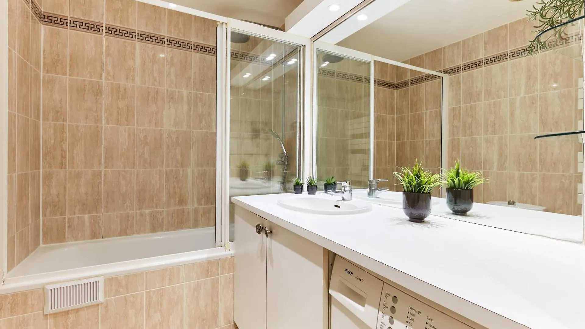 Latin Quarter - 1Br With Balcony - Cityapartmentstay Paris